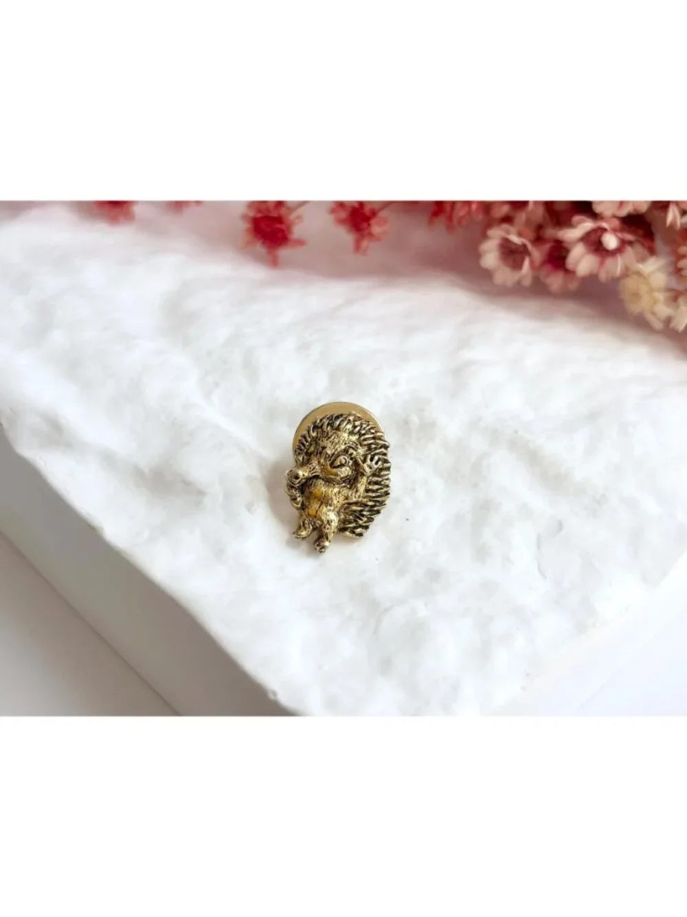 3D Textured Hedgehog Figural Gold Toned Post Back Brooch Pin